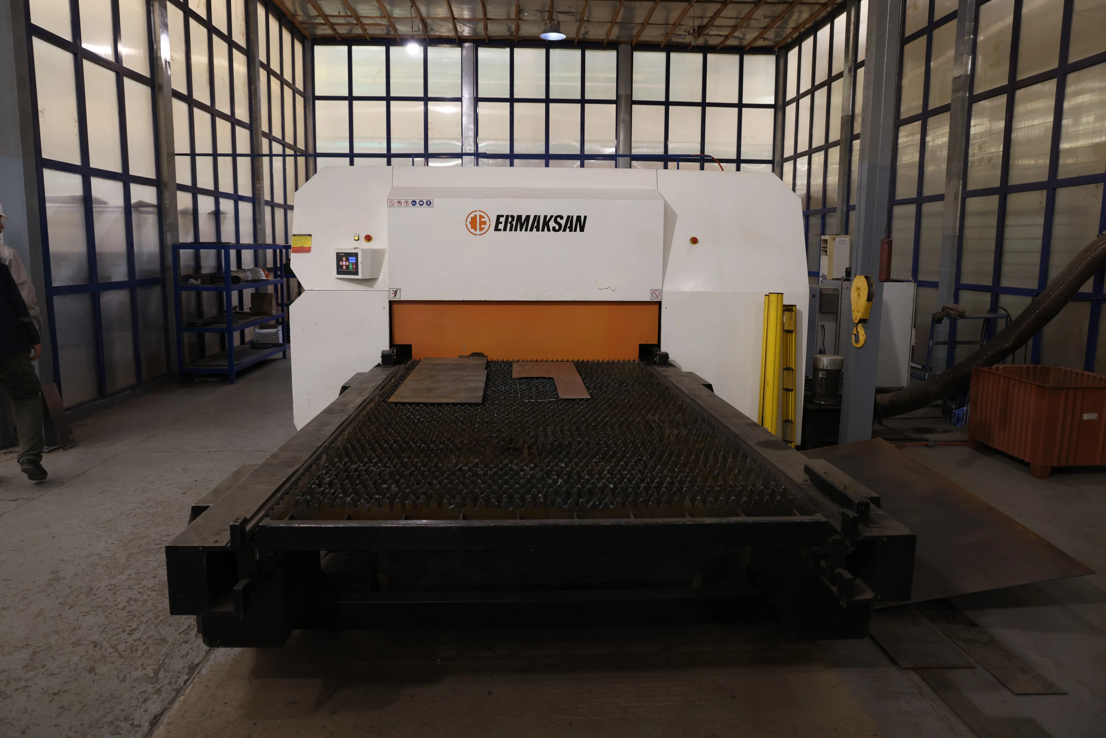 Станок лазерной резки с ЧПУ Fibermak SM-2000 компании ERMAKSAN