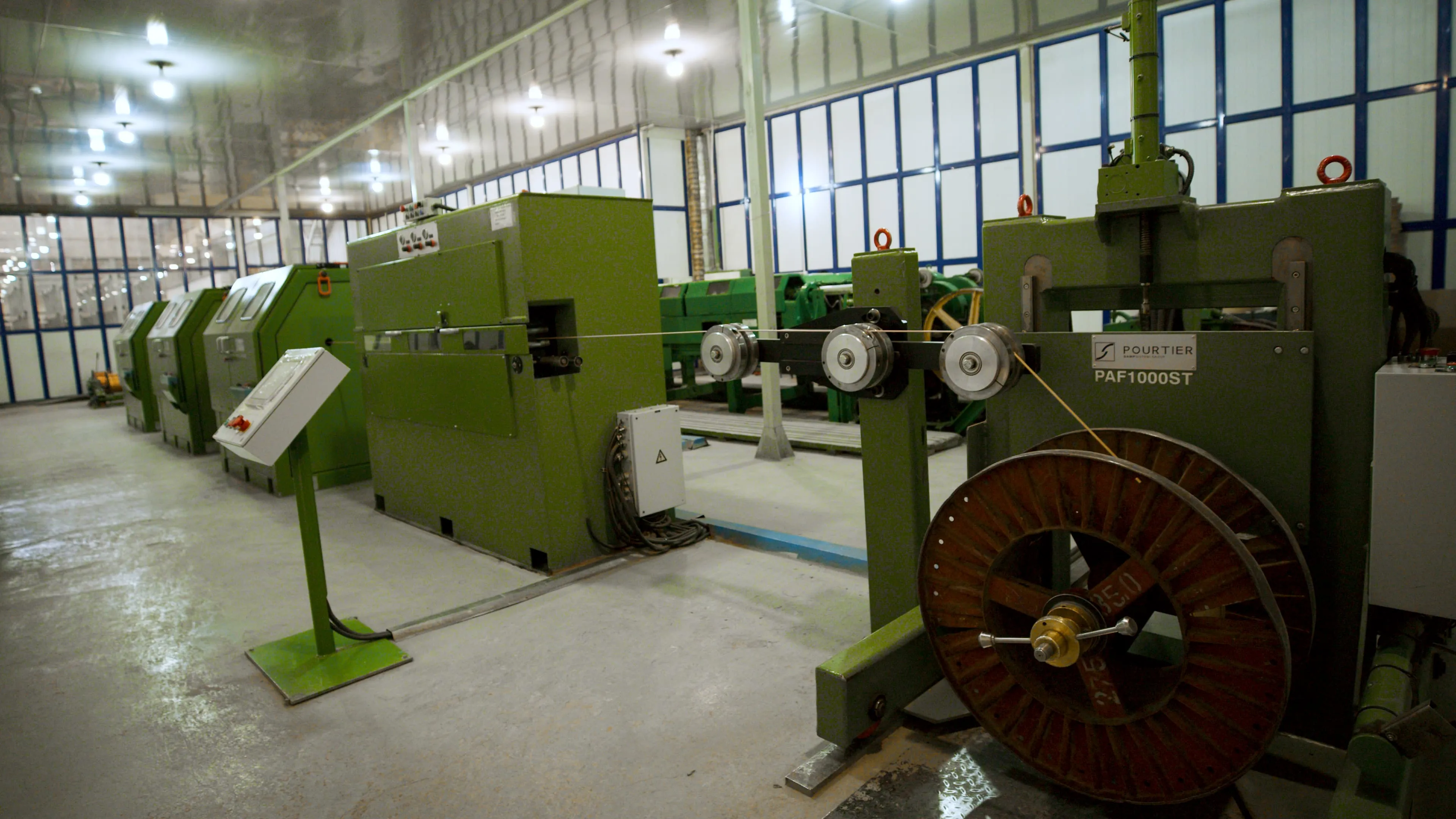 Установка изолировки провода, модель RHM 400-4-45, компании «POURTIER»